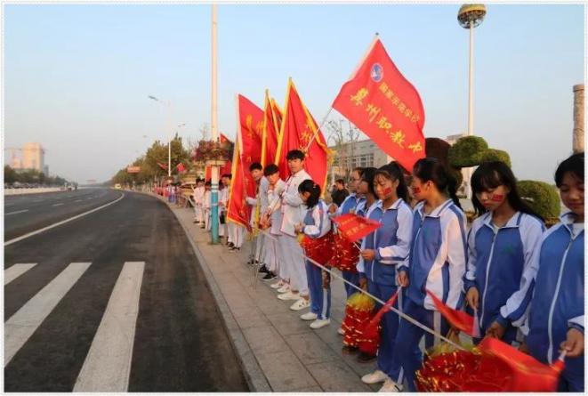 冀州职教中心师生助力2017衡水湖马拉松