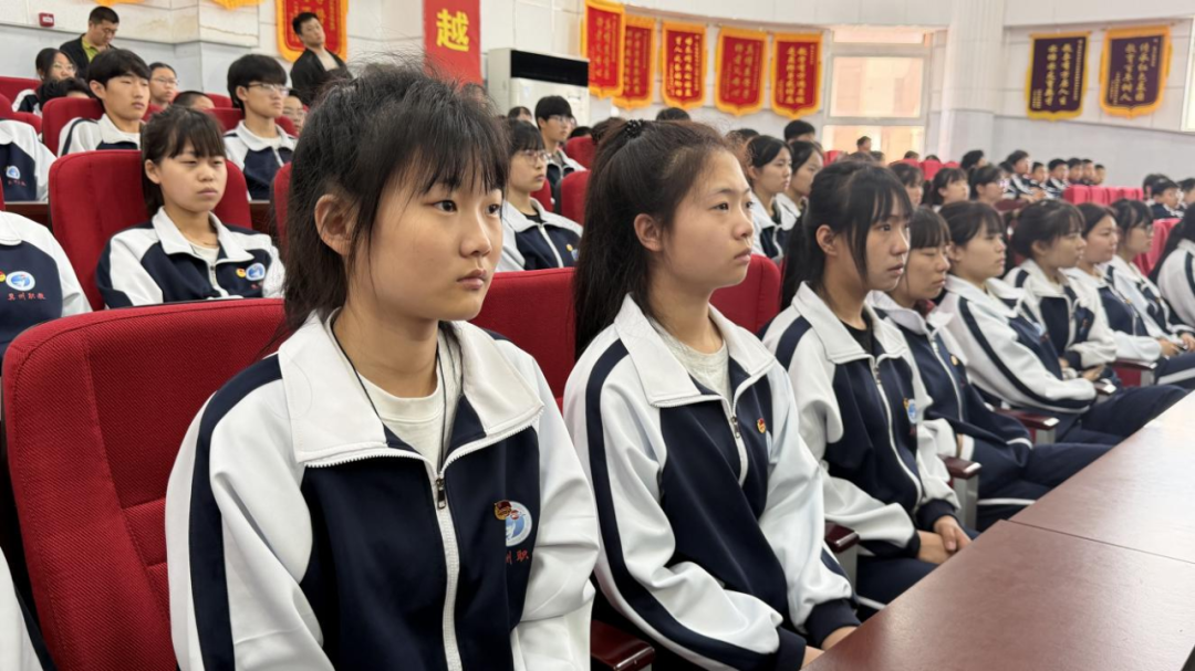 【团员活动】春华章筑国防 职教少年勇担当 ——冀州职教中心团员代表参加“青春华章・国防有我” 主题团日活动(图1) 微信图片_2026-04-27_084634_127.png